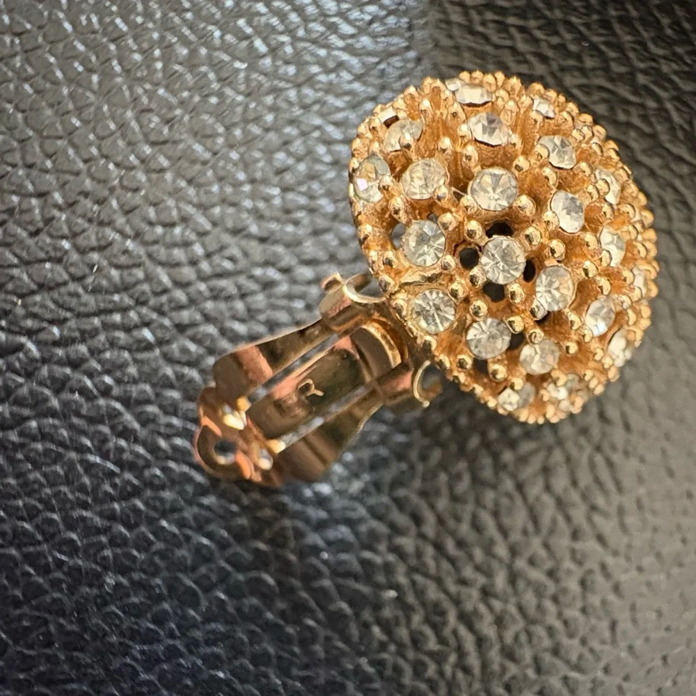 CINER vintage domed gold and rhinestone earrings CLIP - Picture 4 of 4